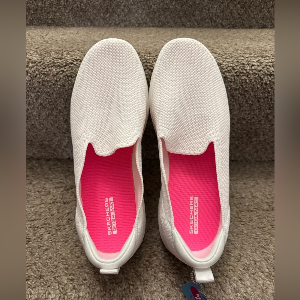 Skechers Go Walk Slip On White Sneakers Size 9 New